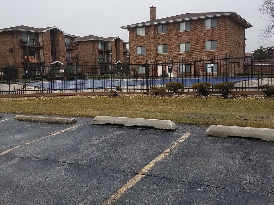 1st image of 15703 Terrace Dr APT 3BL