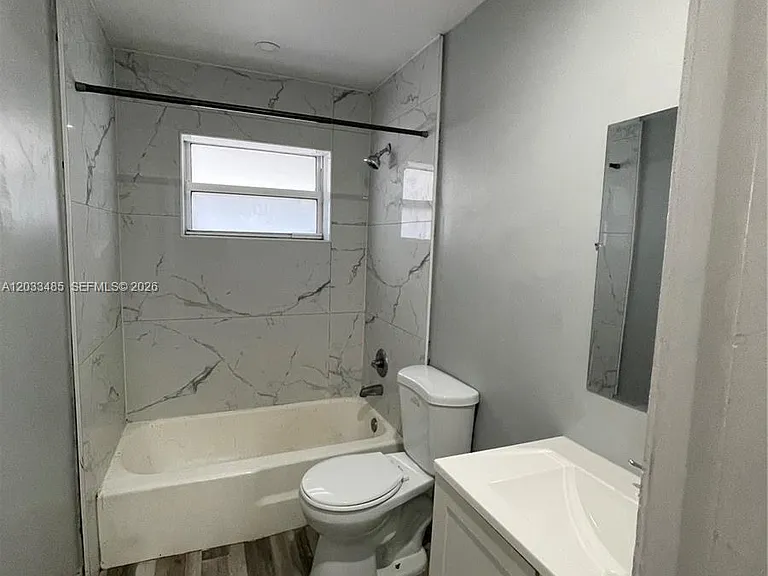 1532 SW 5th Pl #D — Photo 11