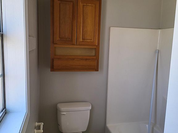 5th image of 339 Gloria St