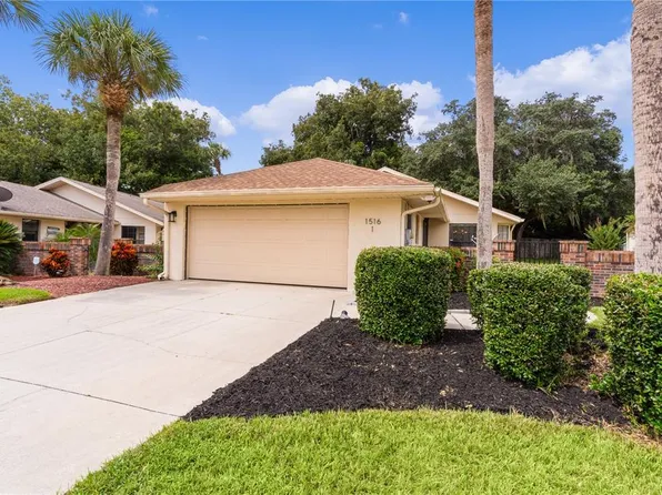 1516 S Pointe Dr, Leesburg, FL 34748