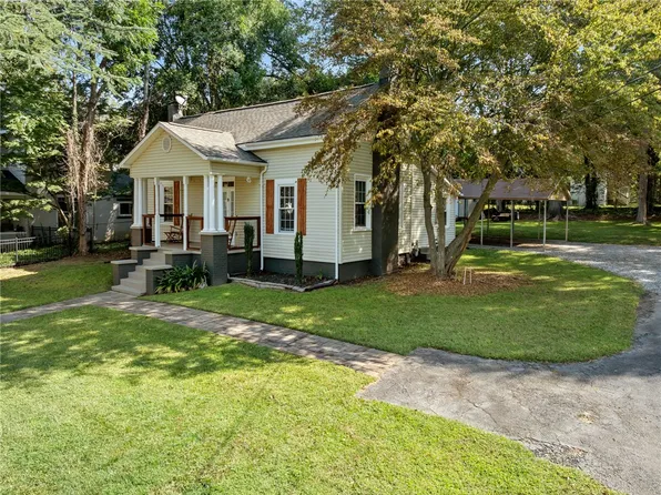 9 Lee St, Liberty, SC 29657