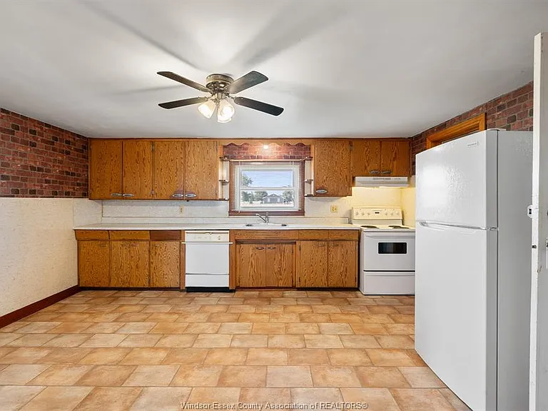 9700 Walker Rd — Photo 11