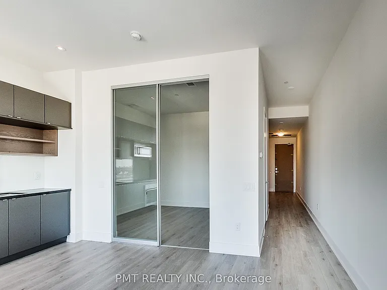111 Saint Clair Ave W #1525 — Photo 2