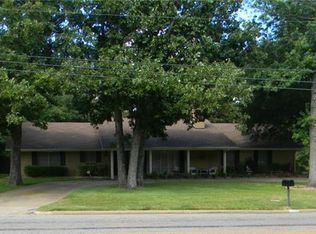 1100 Bel Air Dr, Athens, TX 75751