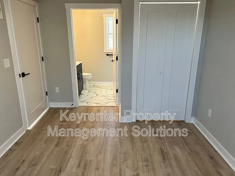 300 Fairview Ave #A — Photo 13
