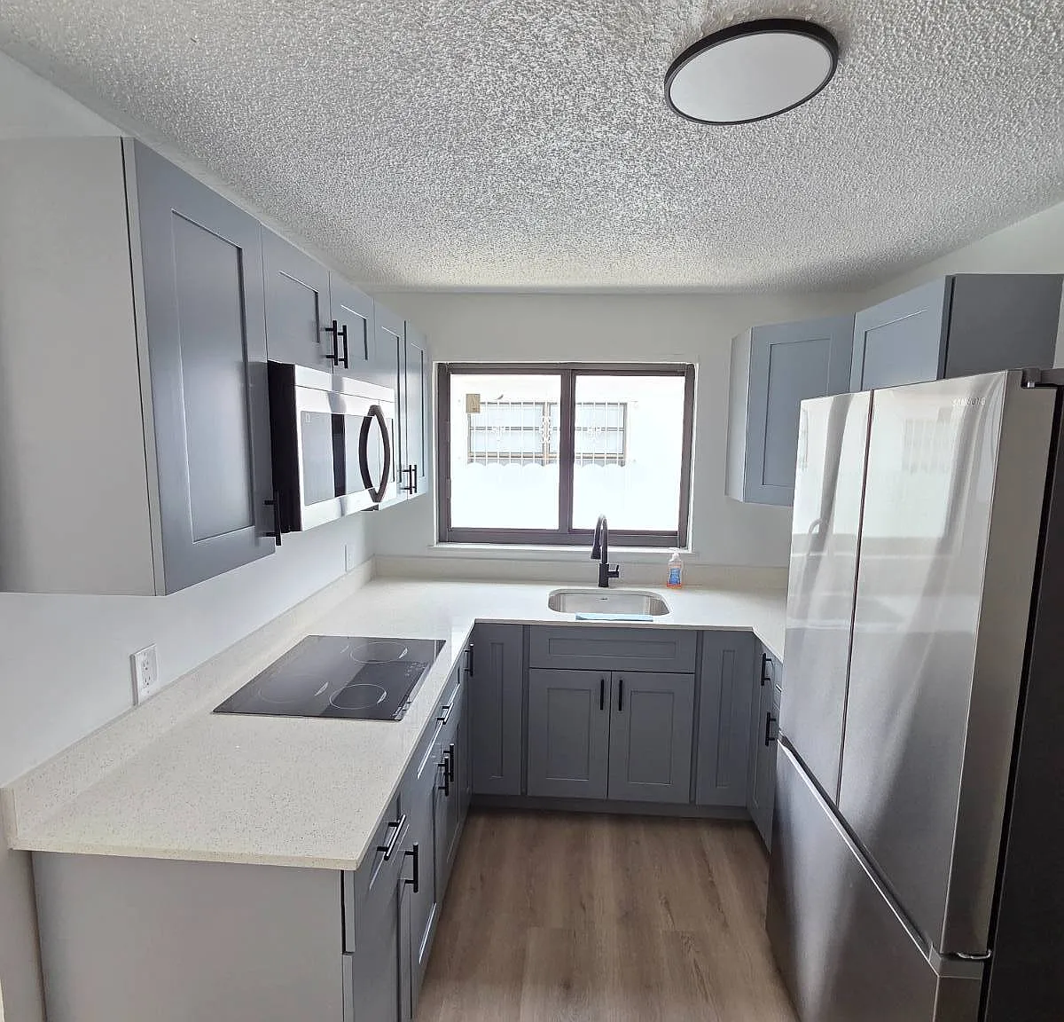 2 bed, 1.0 bath, 900 sqft, $2,500 — Photo 3