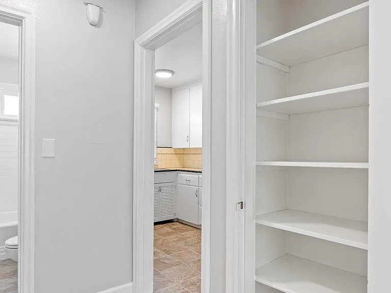 Lawton Apartments — Photo 16