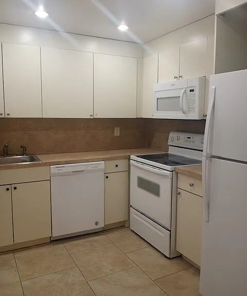 632 NW 13th St #16 — Photo 3