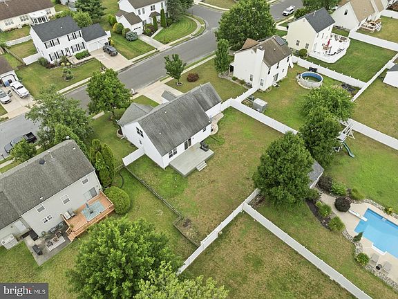 5th image of 129 Deschler Blvd