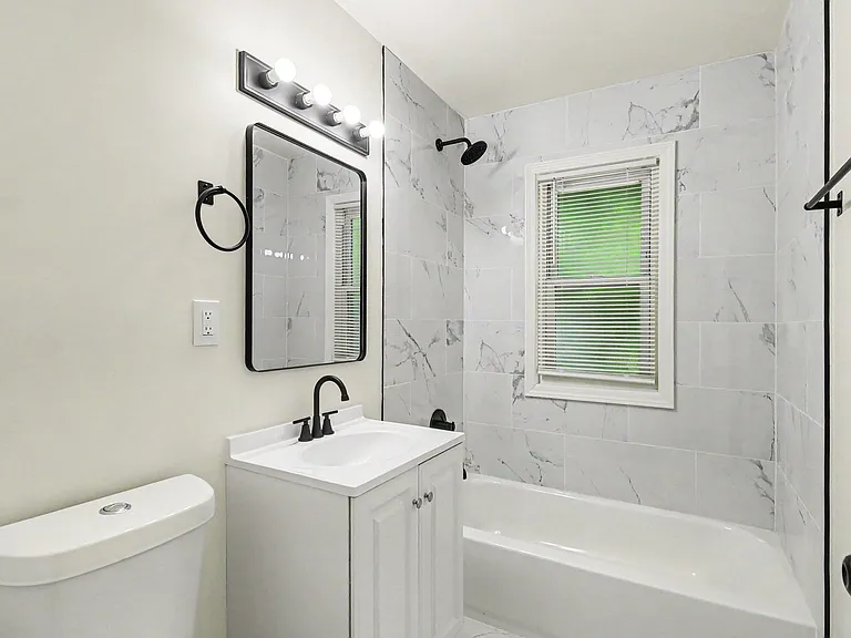 7461 Lamphere — Photo 13