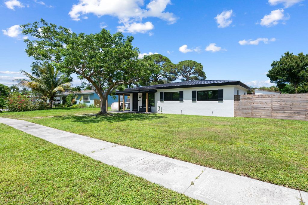 1032 SW 1ST Terrace, photo 2