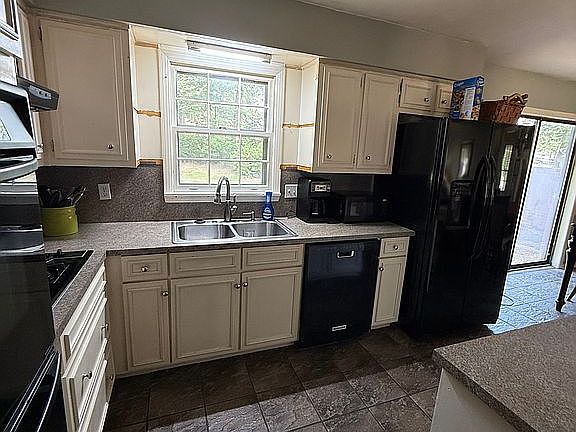 5th image of 3040 Bellanca St