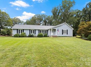 231 Kimberly Ann Dr, Hendersonville, NC 28792