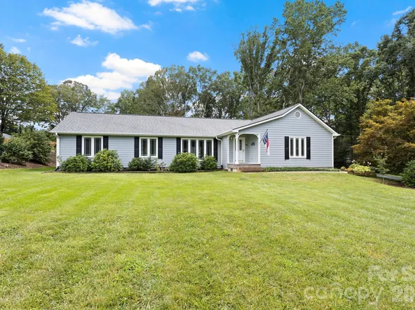 231 Kimberly Ann Dr, Hendersonville, NC 28792
