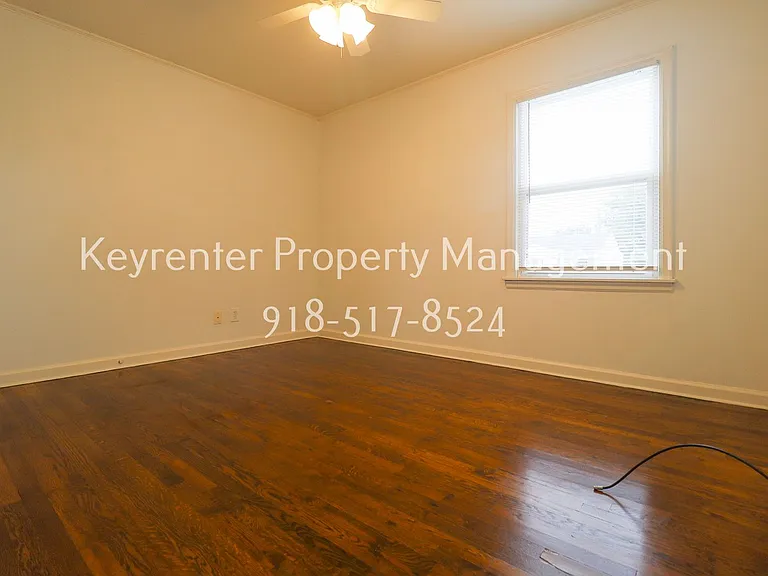 923 E 37th Pl — Photo 10