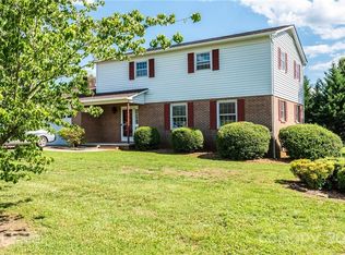 2541 Fairwood Dr, Hudson, NC 28638