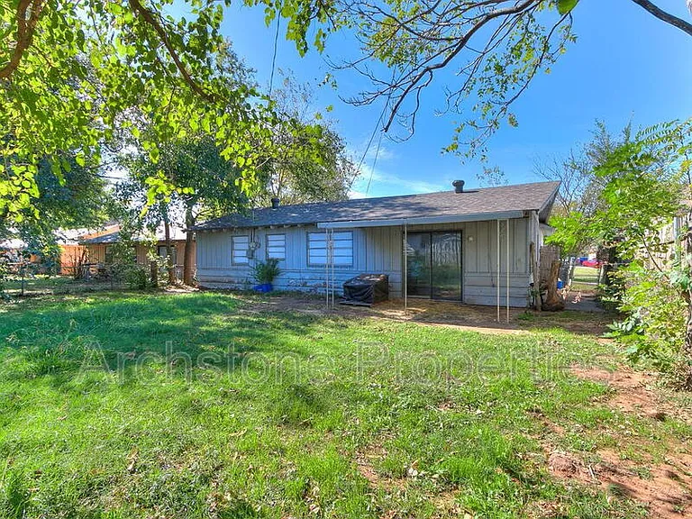 1424 Tanglewood Dr — Photo 36