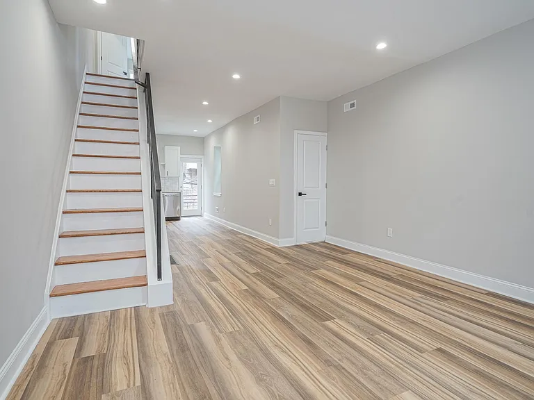 1539 S Wilton St — Photo 8