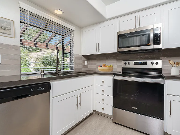 Ridgecrest Apartments — Photo 22