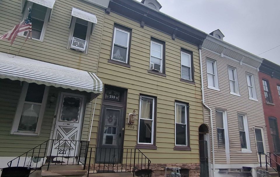 2nd image of 219 Moss St