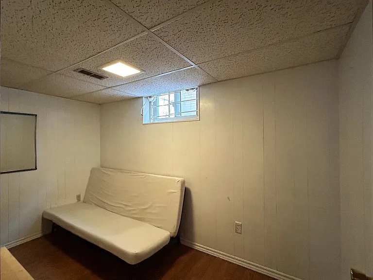 8 Highwood Ave #BASEMENT — Photo 7