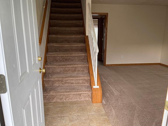 Entry/Living room