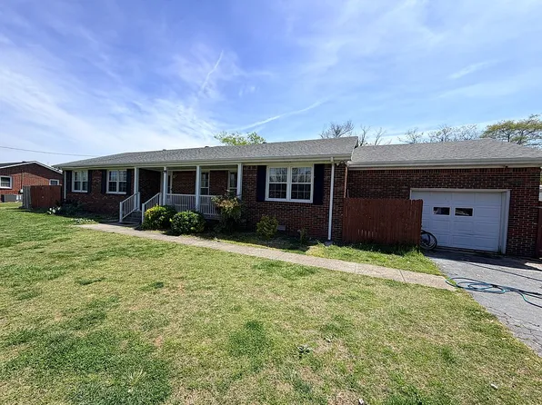 811 Breyer St, Celina, TN 38551