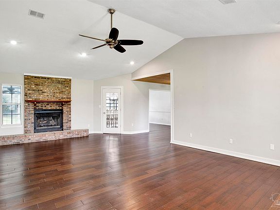 5th image of 1716 Crest Ln