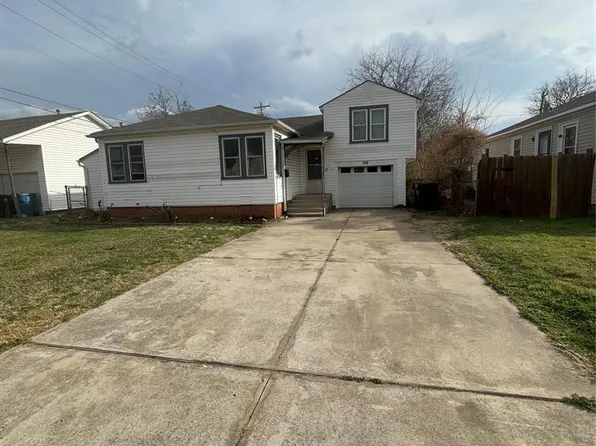 218 E Ercoupe Dr, Midwest City, OK 73110