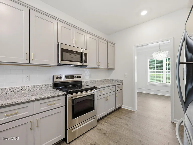 105 Village Dr — Photo 19