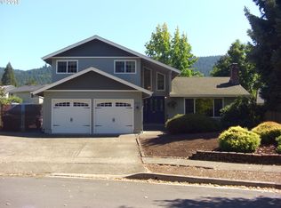 393 71st St, Springfield, OR 97478