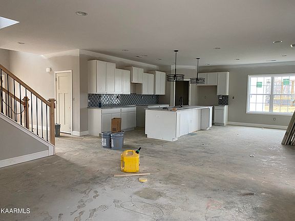 4th image of 2631 Graham Ln