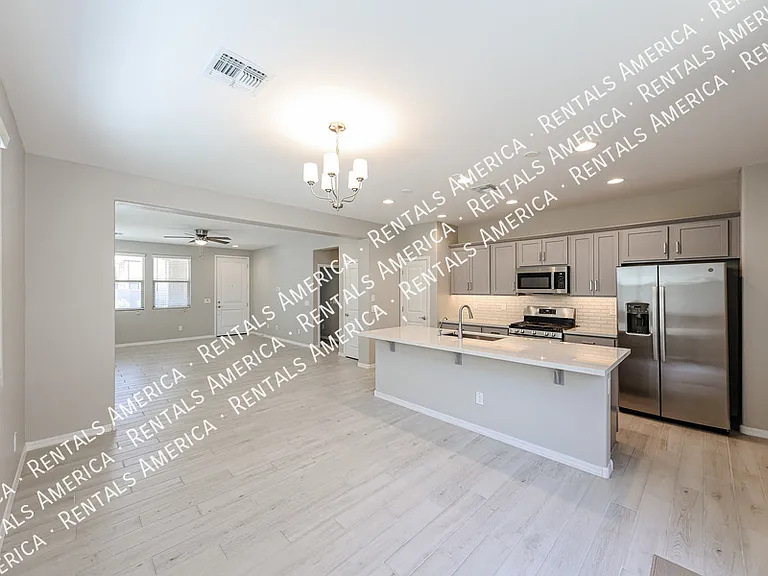 9978 W Piccadilly Rd — Photo 10