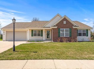 1156 Hummingbird Way, Oconomowoc, WI 53066