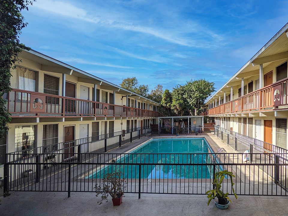 1st image of 3600 Carmona Ave APT 14