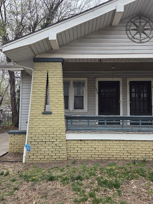 Large 1 BR Riverside Duplex — Photo 4