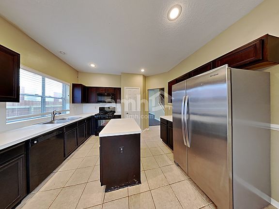 3rd image of 2903 Linda Dr