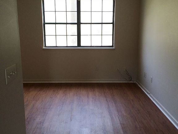3rd image of 418 Brannen Dr APT 9