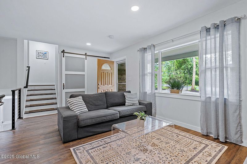 4th image of 18 Bancker Avenue