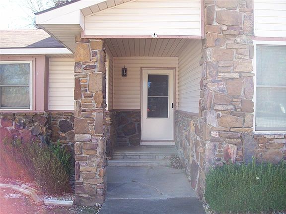 4th image of 112 N Brenda Ave