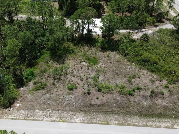 1824 Marlboro Ln, Lehigh Acres, FL 33972