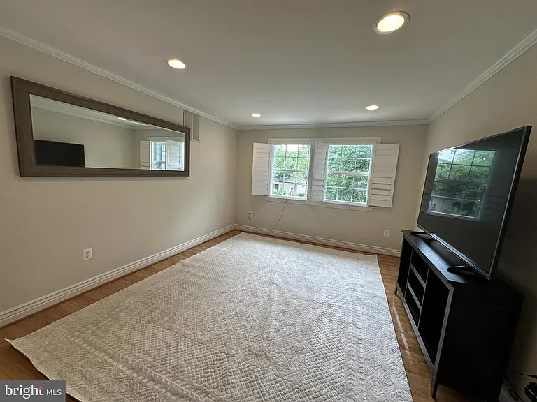 8705 Loughran Rd — Photo 10