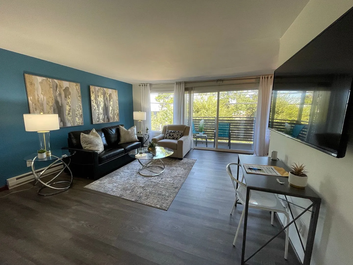 Lex Apartments — Photo 3