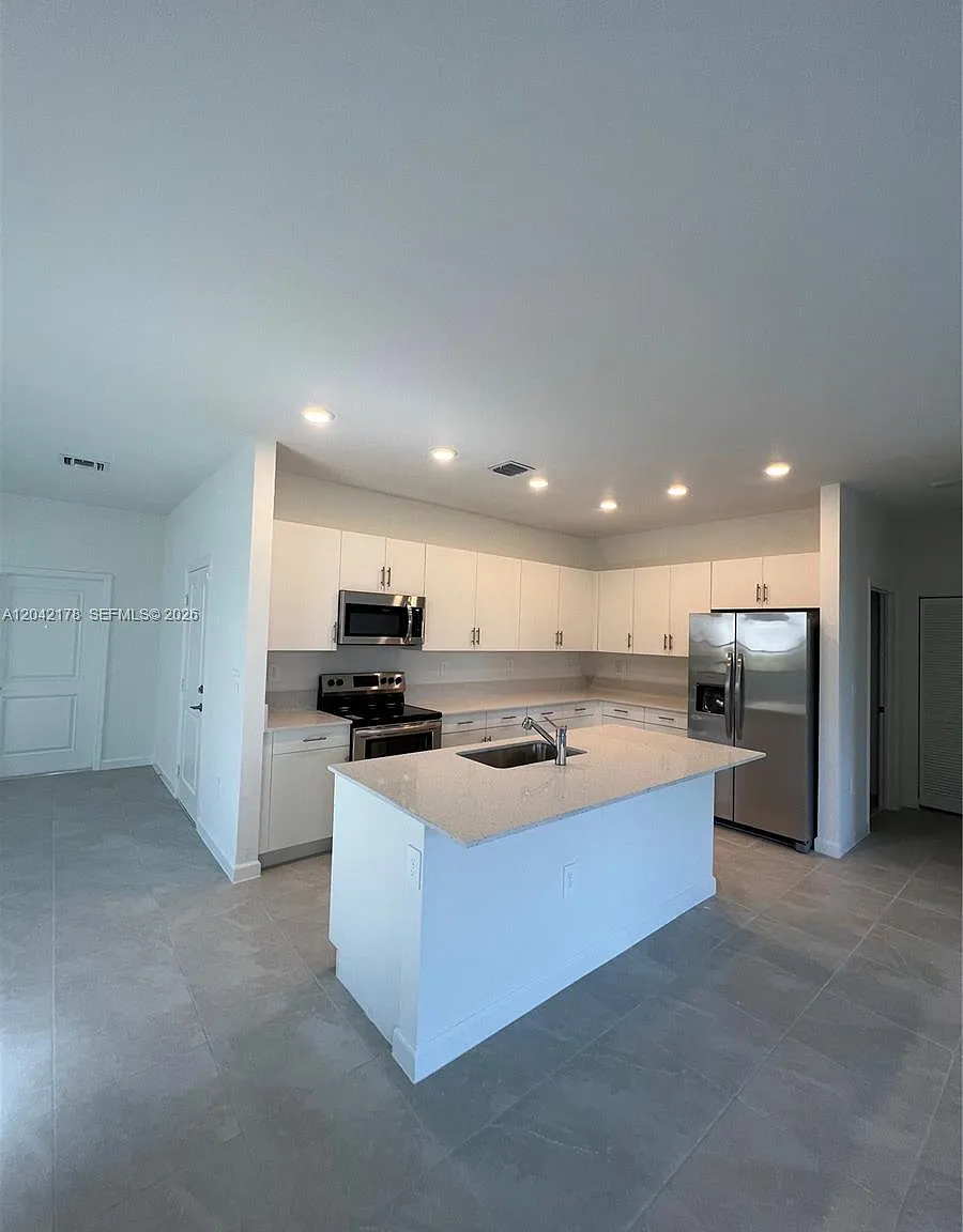 5 bed, 2640 sqft, $4,500 — Photo 4