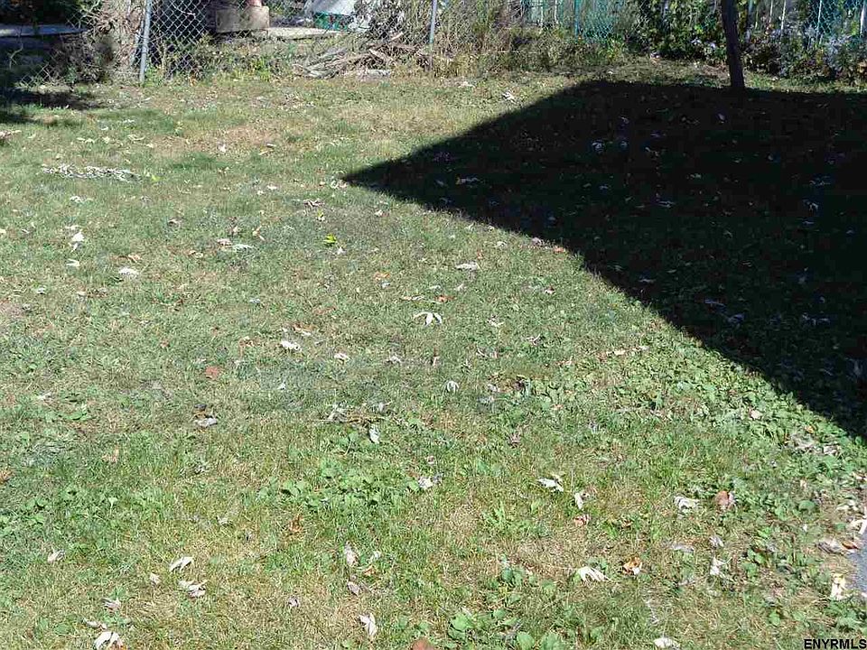 2nd image of 821 Norwood Ave