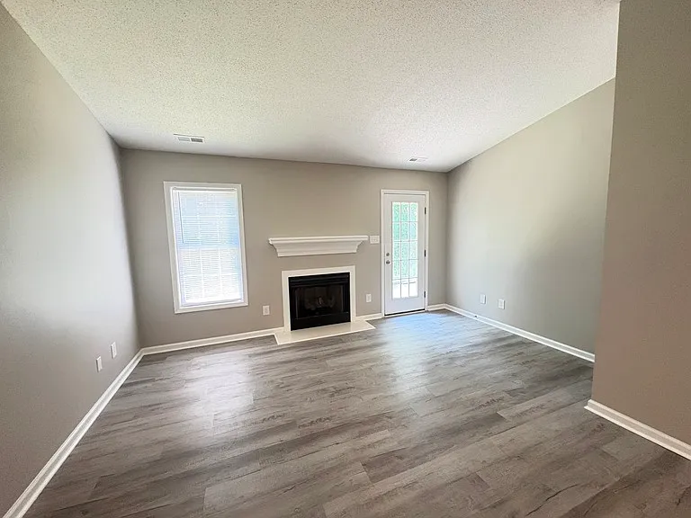 108 Jerrett Ln — Photo 2