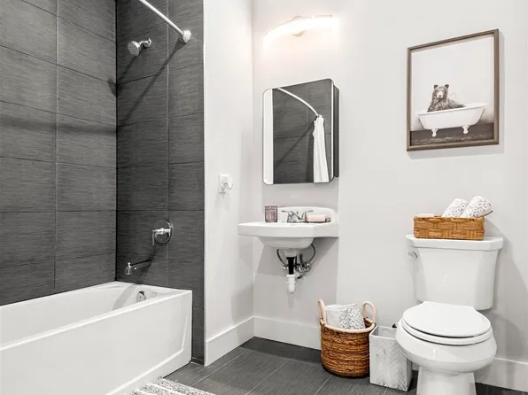 271 Sip Avenue image 16 of 17