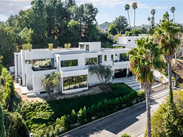 3676 Crownridge Dr, Sherman Oaks, CA 91403