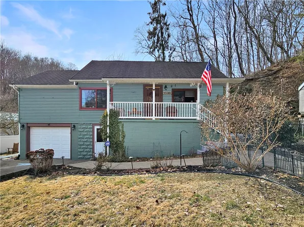7 Crescent Heights Dr, Daisytown, PA 15427