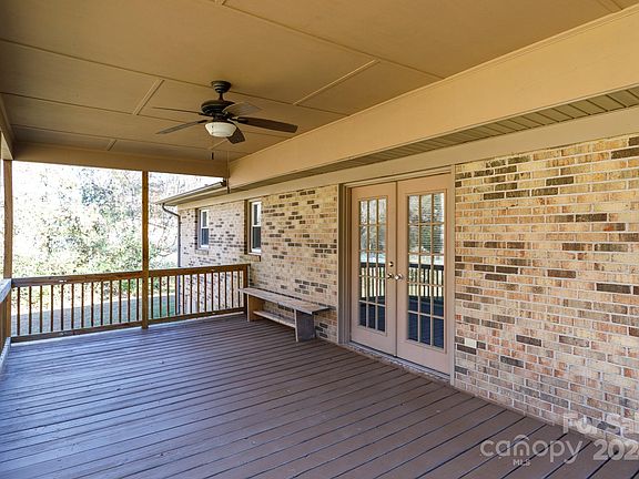 3rd image of 2438 Meadow Plaza Dr